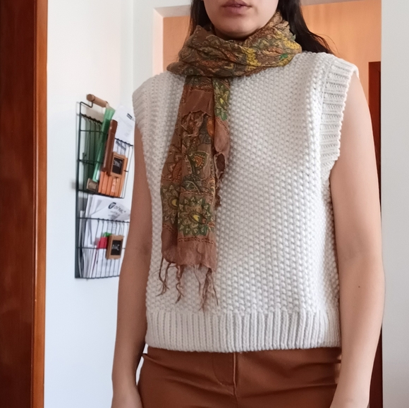 ⚡️SALE⚡️Brown and Yellow Paisley Patterned Scarf - Picture 8 of 9